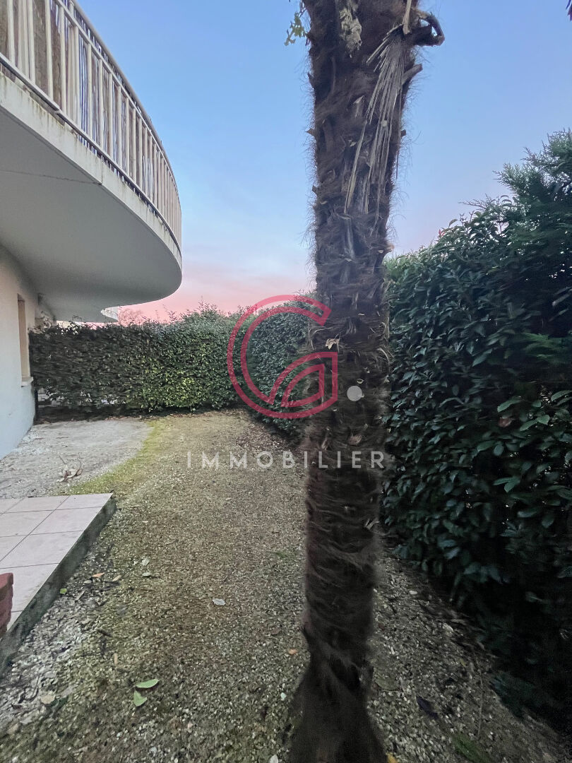 T2 RDC AVEC JARDINET -  Hyper centre PARENTIS