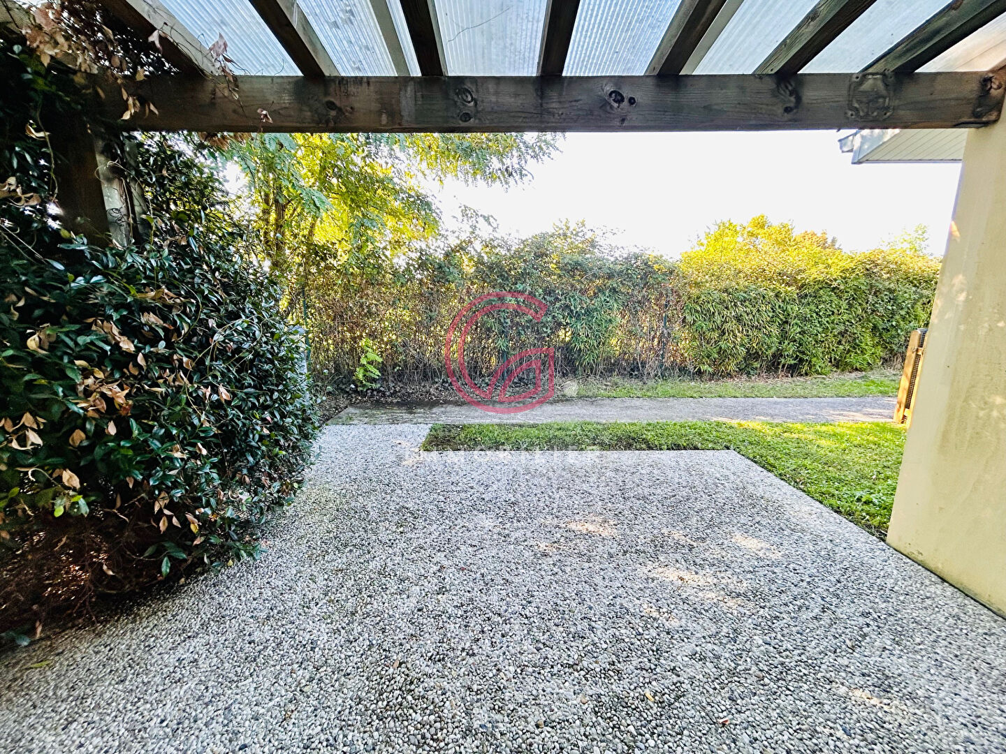 Ravissante Maison- appartement de plain-pied avec extérieurs au centre du bourg