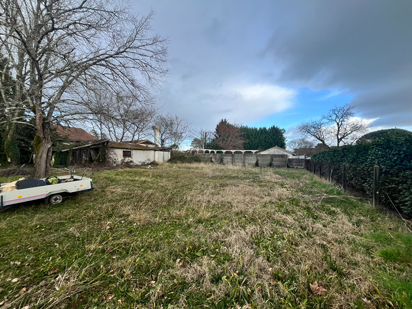 Photo Terrain constructible proche bourg de Lüe image 2/2