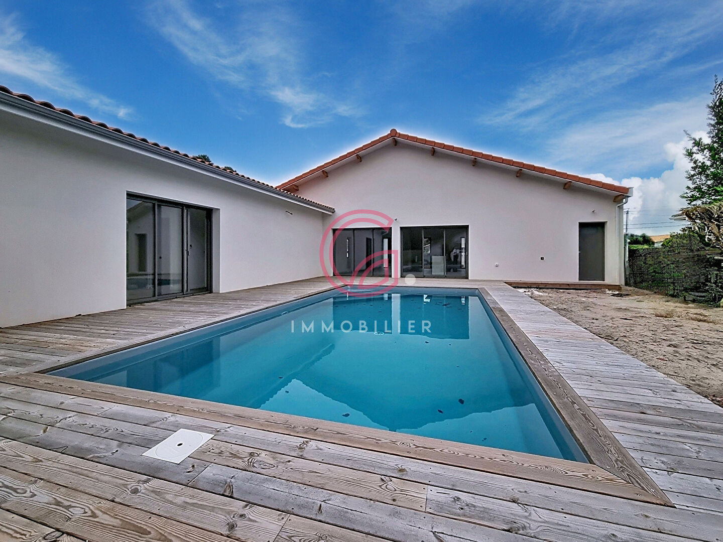 Maison de 2025 4 chambres - garage -piscine à 2 pas du centre-ville