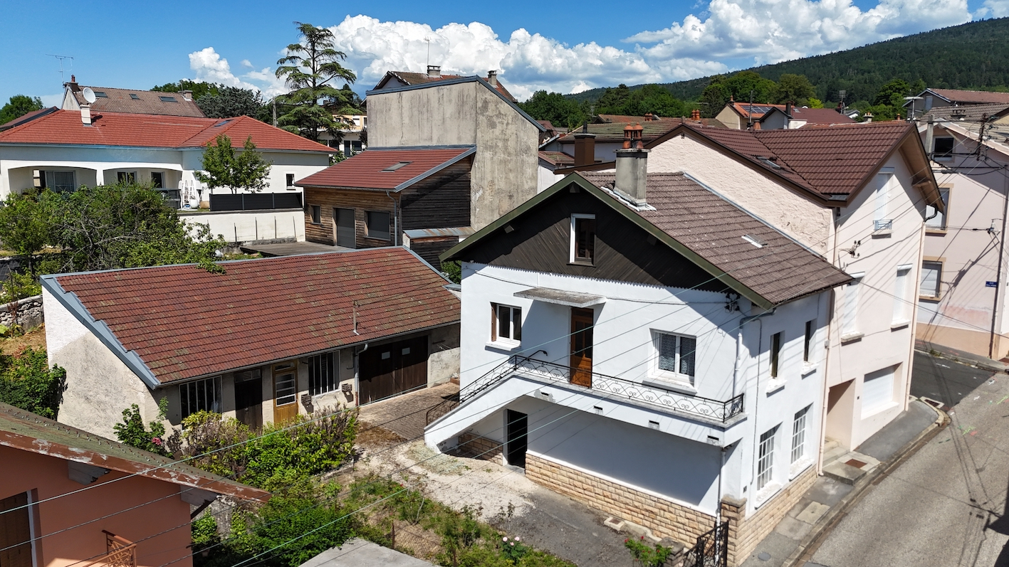Photo Maison avec dépendances en vente à OYONNAX image 1/6