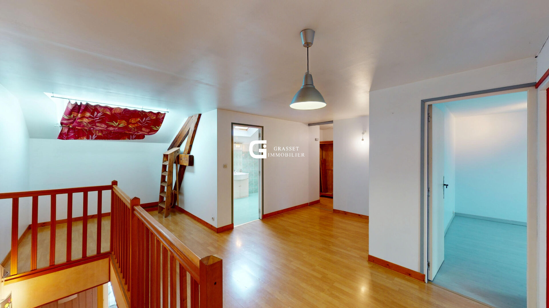 Photo Appartement T5 (130 m²) en vente à OYONNAX image 5/6