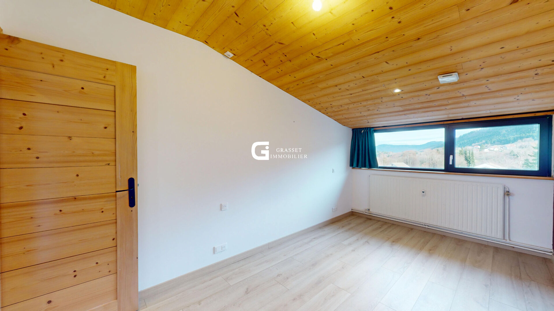 Photo Appartement Le Poizat Lalleyriat 4 pièce(s) 93.32 m2 image 5/6