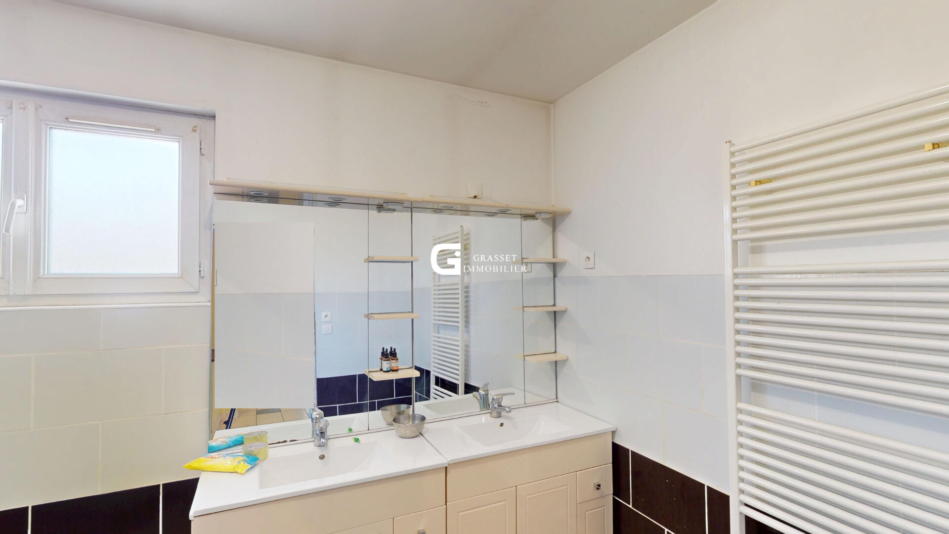 Photo Maison Oyonnax 10 pièce(s) 256 m2 image 5/6