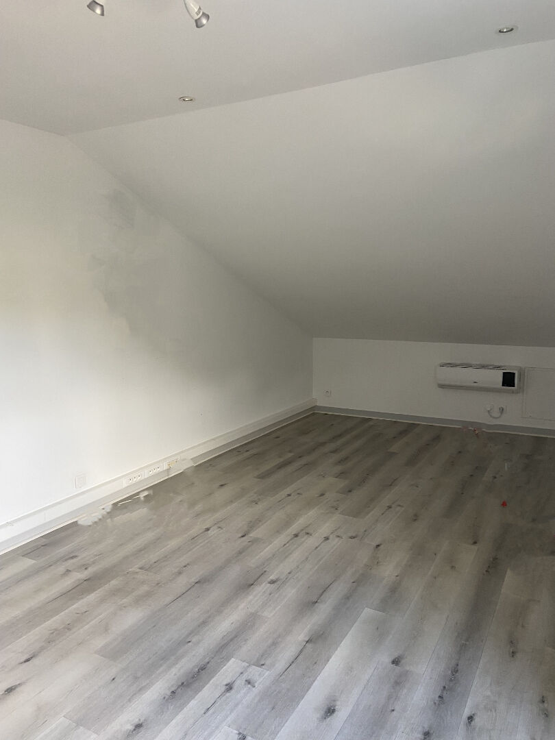 Photo CHAURAY, BUREAU  AVEC  ESPACE DETENTE image 4/5