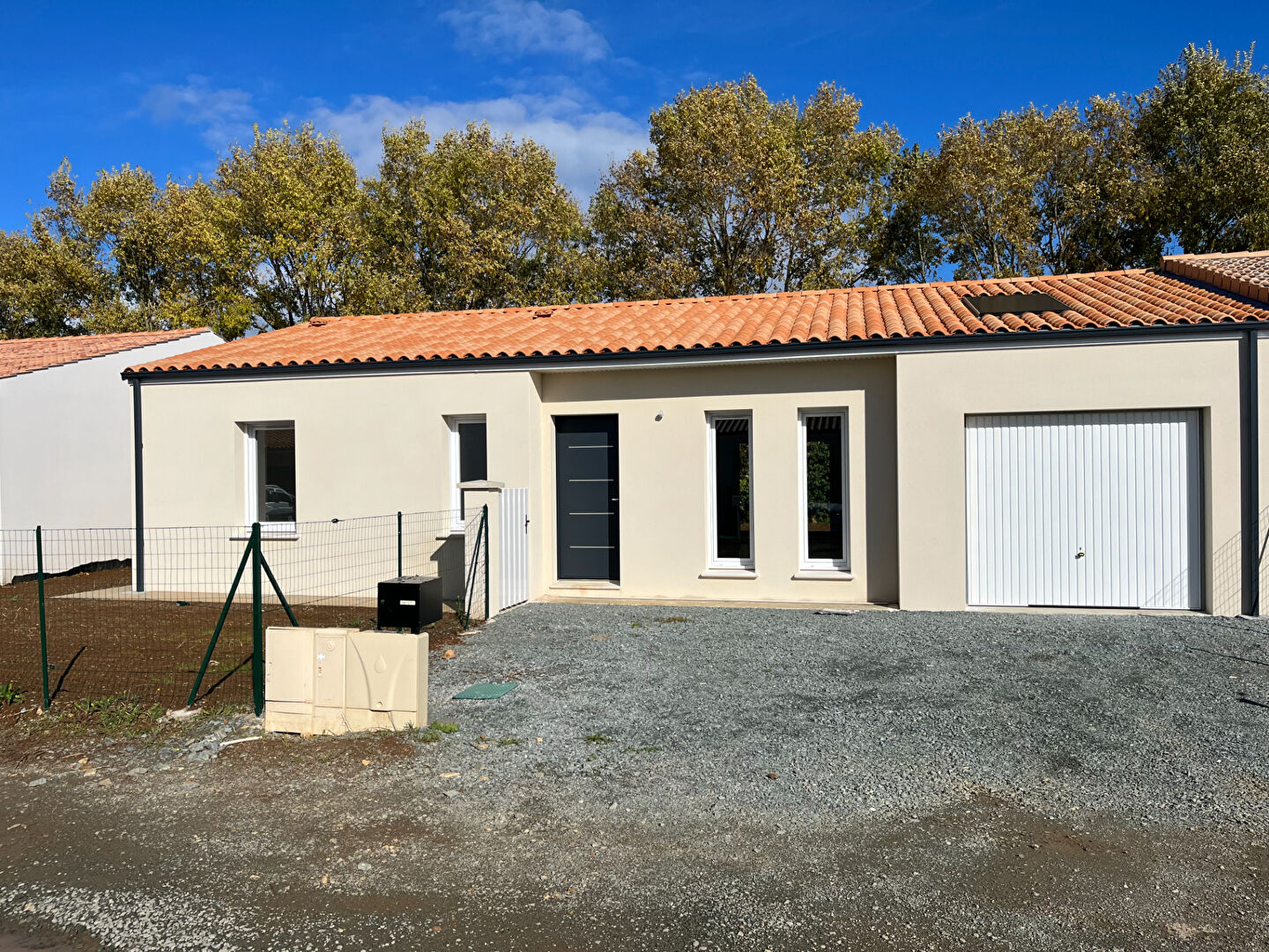 Photo Maison récente La Crèche 4 pièce(s) 85 m2 image 1/6