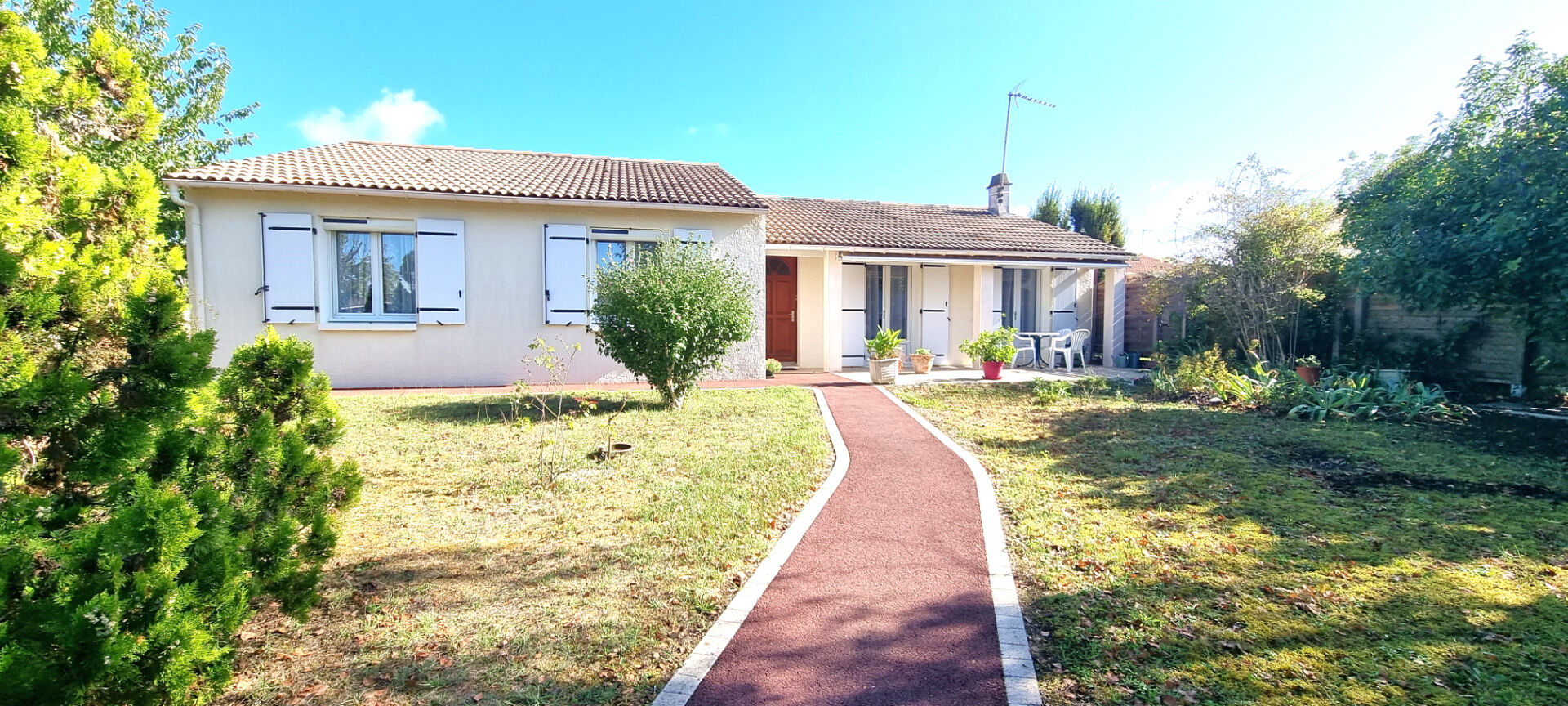 Maison Aiifres . 5 pièces.105 m2