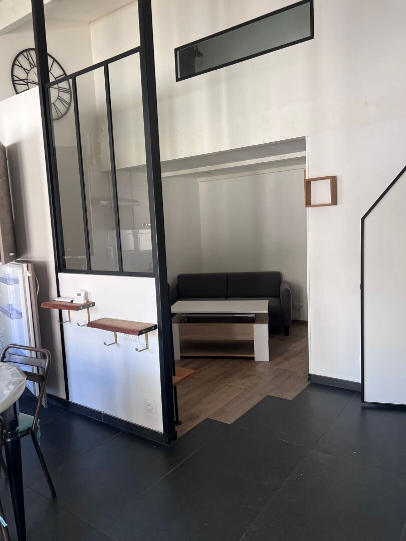 Photo MAISON  T1 BIS  MEUBLEE  A NIORT (SEVREAU) image 2/6