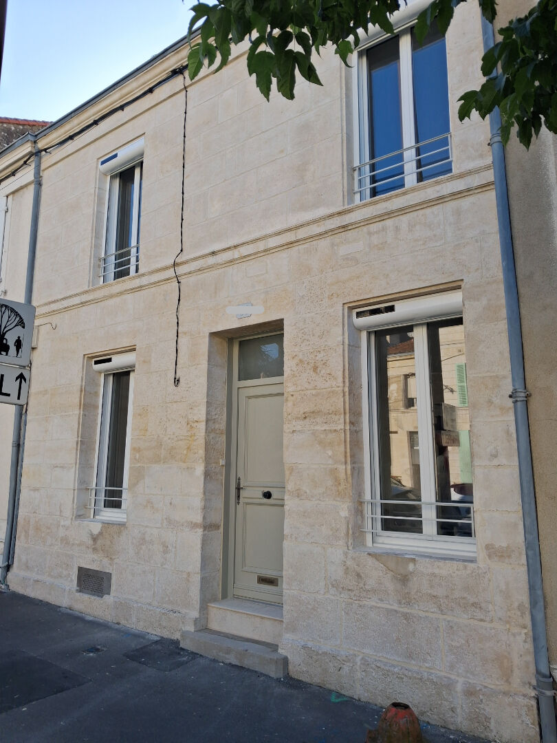NIORT MAISON DE VILLE 2 CHAMBRES ENTIEREMENT RENOVEE 71 M2