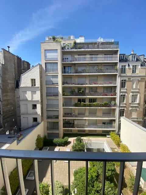 PARIS 16 - AVENUE VICTOR HUGO - STUDIO 29.10m². Paris 75000