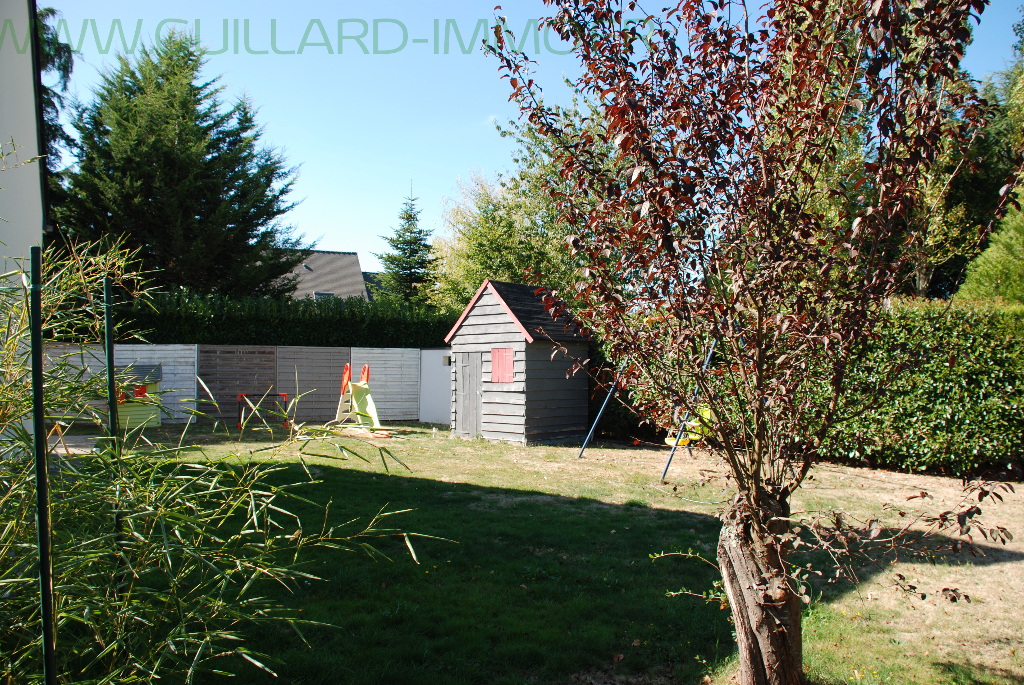 Photo Maison en impasse à Crevin  - Quatre chambres 540m² terrain image 3/5