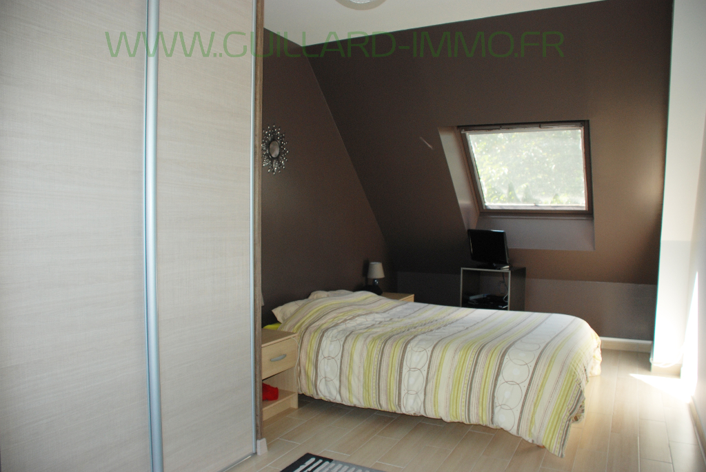 Photo Maison en impasse à Crevin  - Quatre chambres 540m² terrain image 5/5