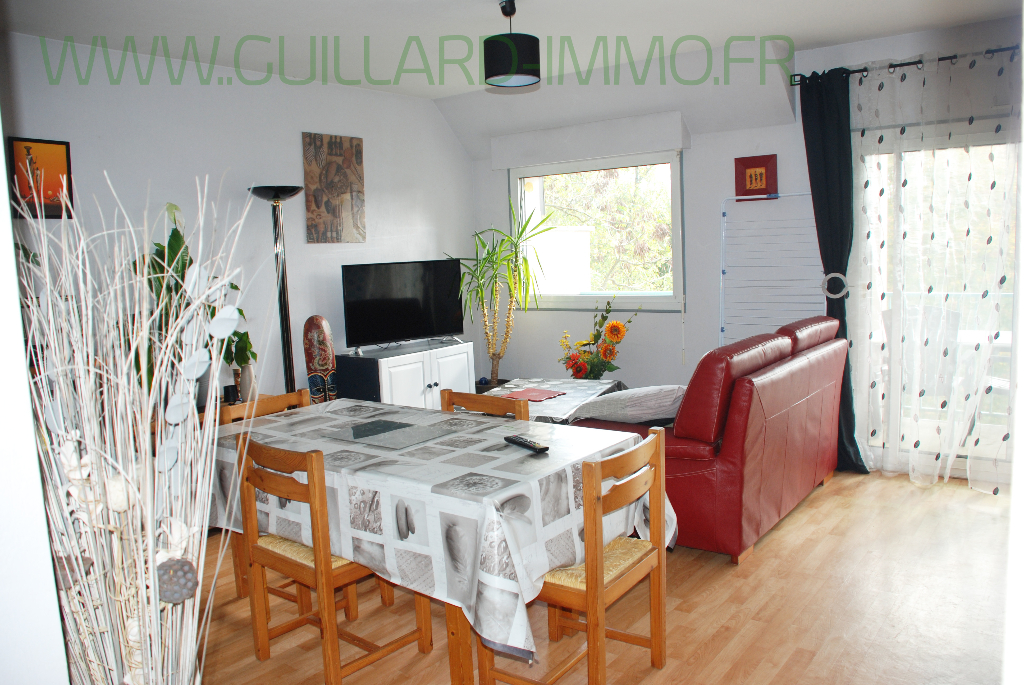 Photo Appartement Duplex  Janze - 3 chambres 68 m2- grand balcon & garage image 2/4