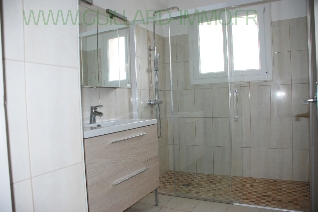 Photo Maison centre Piré sur Seiche - non mitoyenne - terrain 600 m² image 3/3