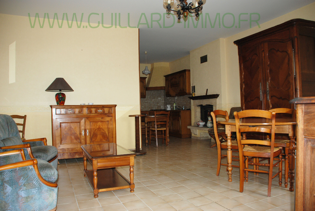 Photo Maison de bourg  à Amanlis - 3 chambres, un bureau. Dépendances image 2/4