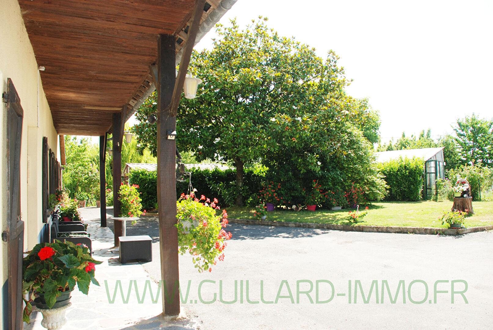 Amanlis - Maison non mitoyenne - 5 chambres dont 3 au rdc - hangar - terrain 2550 m²