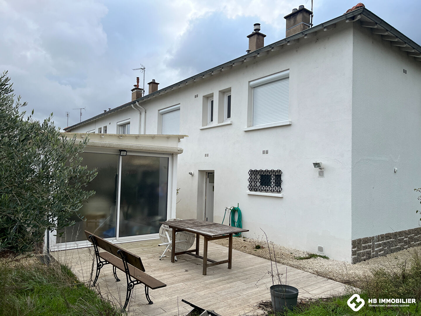 Photo Maison mitoyenne ? 5 pièces ? 93 m² habitables + sous-sol et  dépendances ? MABLY image 3/6