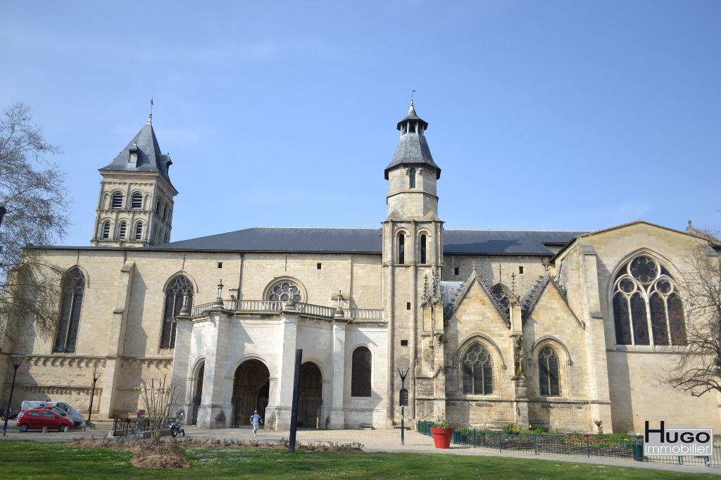 Photo DÉJÀ VENDU PAR HUGO IMMOBILIER & ASSOCIES !!! BORDEAUX PLACE SAINT SEURIN - IMMEUBLE COMMERCIAL 240M² REVENU LOCATIF 32.500 NET/AN. image 1/3