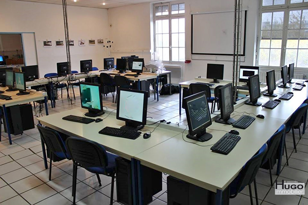 Photo DÉJÀ VENDU PAR HUGO IMMOBILIER & ASSOCIES !!! BORDEAUX CHARTRONS NORD / PONT CHABAN DELMAS - IMMEUBLE COMMERCIAL 3000M² VIDE ! image 2/2