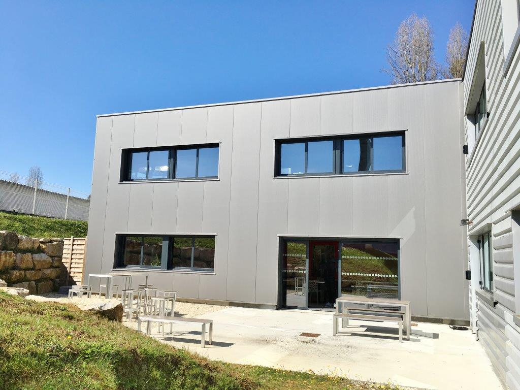 Photo DÉJÀ VENDU PAR L'AGENCE !!! BORDEAUX-CENON ROCADE SORTIE 25 - IMMEUBLE COMMERCIAL DE 1600M² AVEC REVENU LOCATIF ANNUEL DE 238.000NET. image 1/6