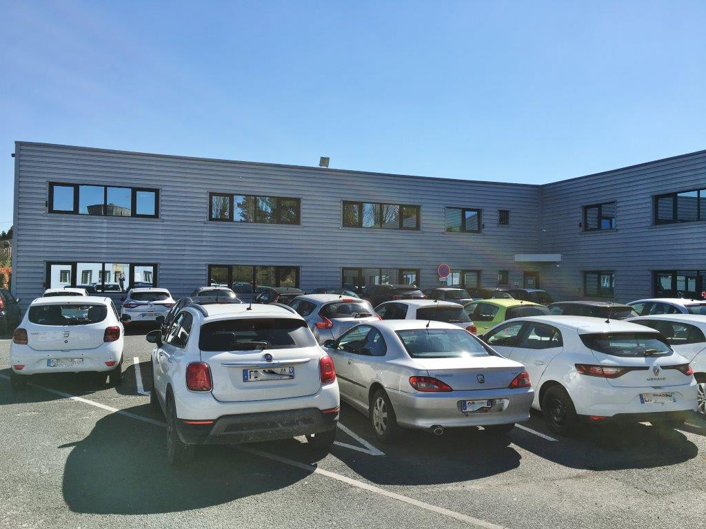 Photo DÉJÀ VENDU PAR L'AGENCE !!! BORDEAUX-CENON ROCADE SORTIE 25 - IMMEUBLE COMMERCIAL DE 1600M² AVEC REVENU LOCATIF ANNUEL DE 238.000NET. image 2/6