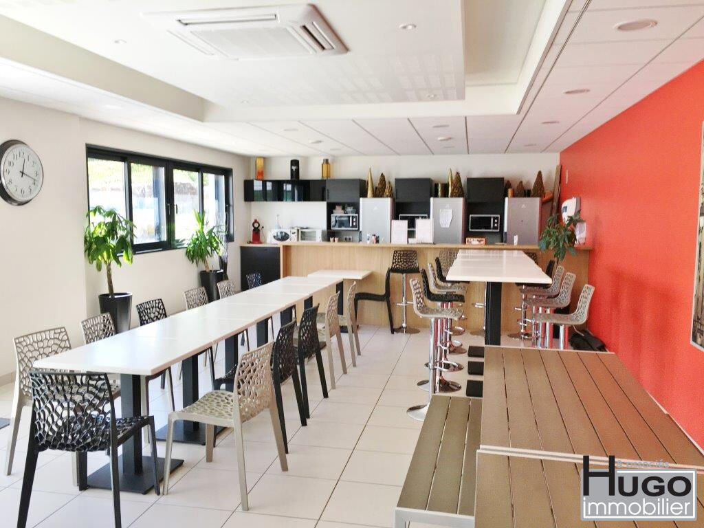 Photo DÉJÀ VENDU PAR L'AGENCE !!! BORDEAUX-CENON ROCADE SORTIE 25 - IMMEUBLE COMMERCIAL DE 1600M² AVEC REVENU LOCATIF ANNUEL DE 238.000NET. image 3/6