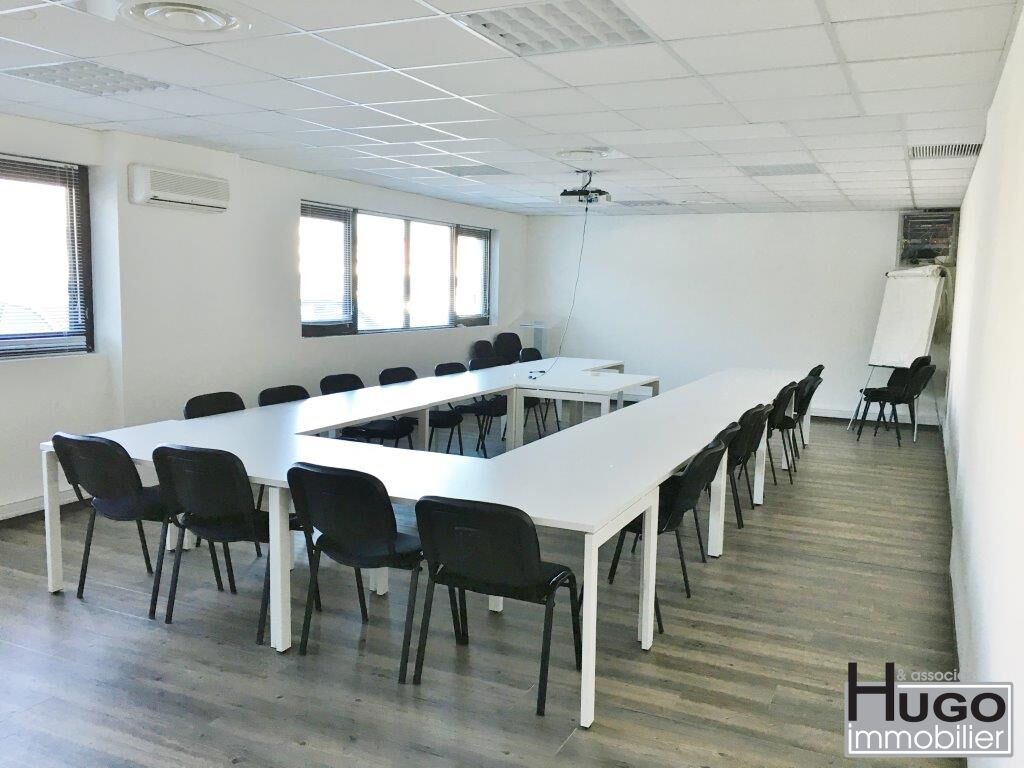 Photo DÉJÀ VENDU PAR L'AGENCE !!! BORDEAUX-CENON ROCADE SORTIE 25 - IMMEUBLE COMMERCIAL DE 1600M² AVEC REVENU LOCATIF ANNUEL DE 238.000NET. image 4/6