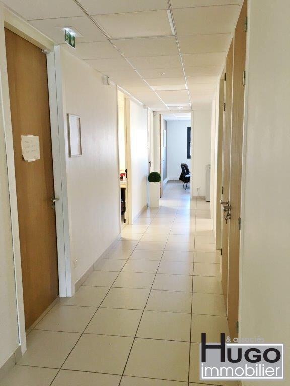 Photo DÉJÀ VENDU PAR L'AGENCE !!! BORDEAUX-CENON ROCADE SORTIE 25 - IMMEUBLE COMMERCIAL DE 1600M² AVEC REVENU LOCATIF ANNUEL DE 238.000NET. image 6/6