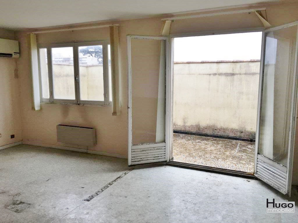 Photo DÉJÀ VENDU PAR HUGO IMMOBILIER & ASSOCIES !!! TALENCE- TRAM B ROUSTAING- IMMEUBLE DE BUREAUX 1 LOT- 165M² A RENOVER- IDEAL COLOCATION ETUDIANTS OU BUREAUX PARTAGES !!! image 2/6