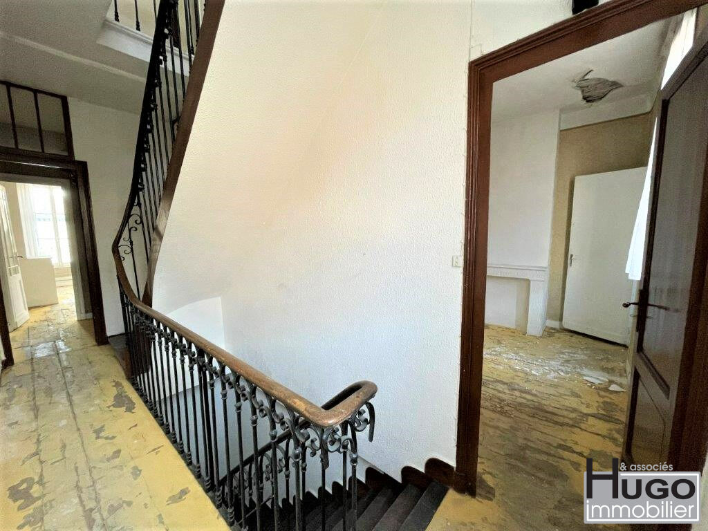 Photo DÉJÀ VENDU PAR L'AGENCE ! EXCLUSIVITÉ !!! BORDEAUX ORNANO - IMMEUBLE A RAFRAICHIR DE 195M² AVEC PATIO ET BALCON. image 2/6