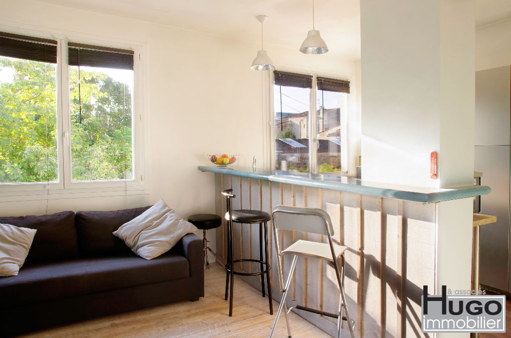 Photo DÉJÀ VENDU PAR HUGO IMMOBILIER & ASSOCIES !!! EXCLUSIVITÉ !!! BORDEAUX CHARTRONS- SAINT MARTIAL- APPARTEMENT TYPE 2 AVEC CHAI ET GARAGE !!! image 3/6