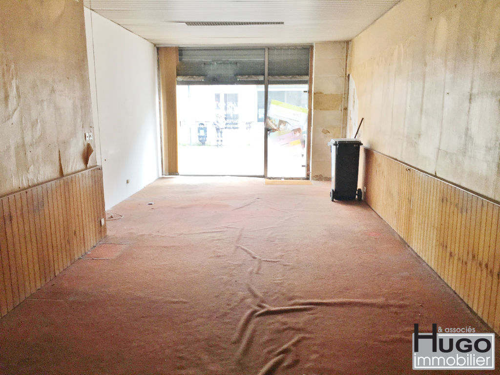DÉJÀ VENDU PAR L'AGENCE ! BORDEAUX BARRIÈRE DE BÈGLES- LOCAL COMMERCIAL VIDE 60M² + JARDINET 22M² !