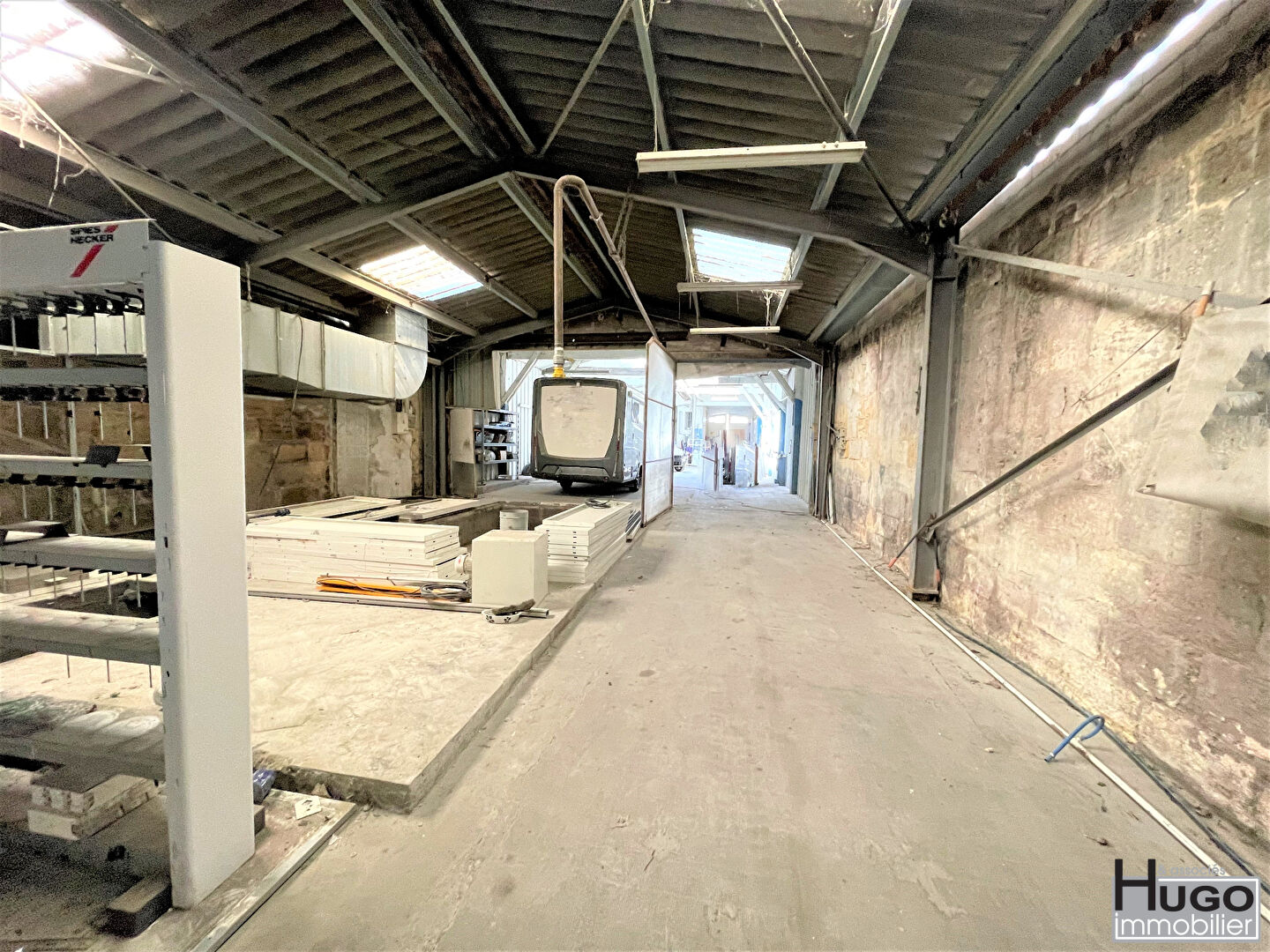 BORDEAUX- QUARTIER SAINT JEAN- IMMEUBLE MIXTE 3 LOTS 460M² + CAVE ET JARDIN DE 300M²- A VOS PROJETS !