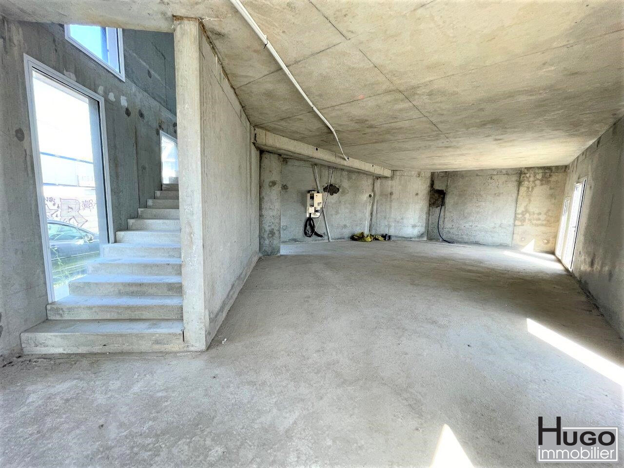 Photo BORDEAUX BASTIDE NIEL- LOCAL COMMERCIAL DUPLEX 208M² LIBRE ET BRUT + 1 PARKING image 5/6