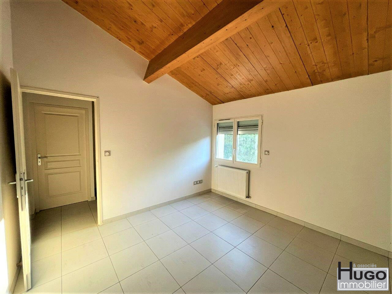 Photo DÉJÀ VENDU PAR L'AGENCE ! EXCLUSIVITÉ !!! CAMBLANES-QUINSAC- APPARTEMENT DUPLEX TYPE 5 DE 97M² + TERRASSE ET JARDINET + 2 PARKINGS ! image 5/6