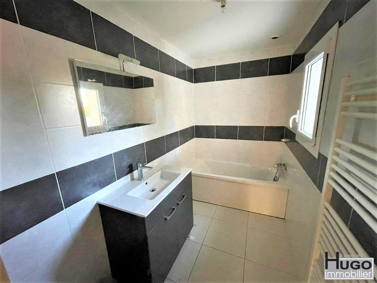 Photo DÉJÀ VENDU PAR L'AGENCE ! EXCLUSIVITÉ !!! CAMBLANES-QUINSAC- APPARTEMENT DUPLEX TYPE 5 DE 97M² + TERRASSE ET JARDINET + 2 PARKINGS ! image 6/6