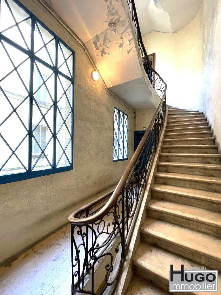 Photo BORDEAUX- PROCHE DU COURS DE L'INTENDANCE ET DU CHAPEAU-ROUGE- TRAM B: GRAND THÉÂTRE ! IMMEUBLE MIXTE 7 LOTS 535M² EN SECTEUR SAUVEGARDÉ ! image 5/6