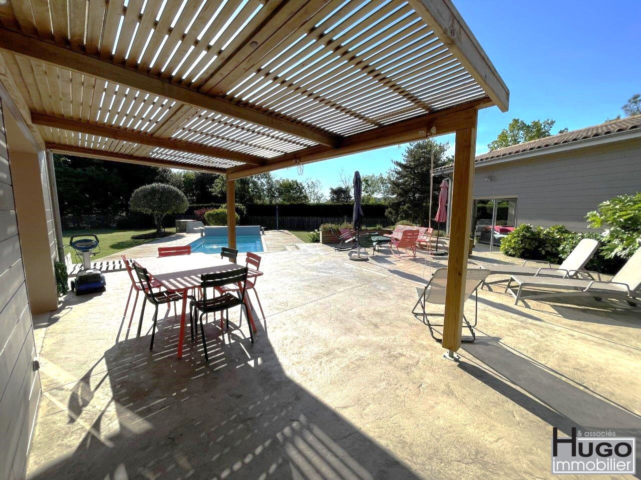 DÉJÀ VENDU PAR L'AGENCE ! EXCLUSIVITÉ ! QUINSAC- COEUR DU VILLAGE - MAISON CONTEMPORAINE MEUBLÉE ÉQUIPÉE AVEC STUDIO INDÉPENDANT- PISCINE- ATELIER- ABRI VOITURE- JOLI JARDIN PAYSAGÉ ET ARBORÉ AU CALME !