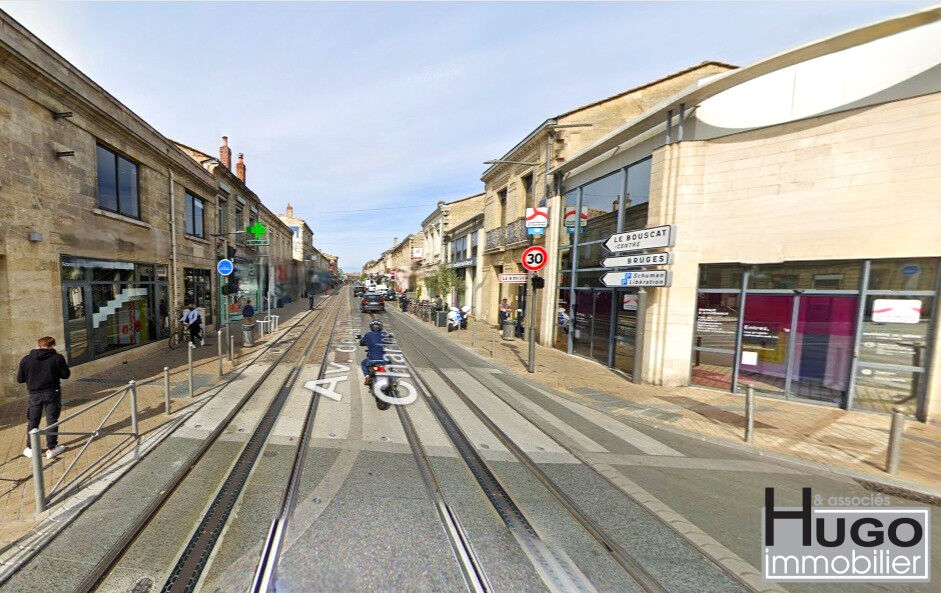 BARRIÈRE DU MÉDOC- LOCAUX PROFESSIONNELS 240M² + CAVE 77M² - LIBRE !