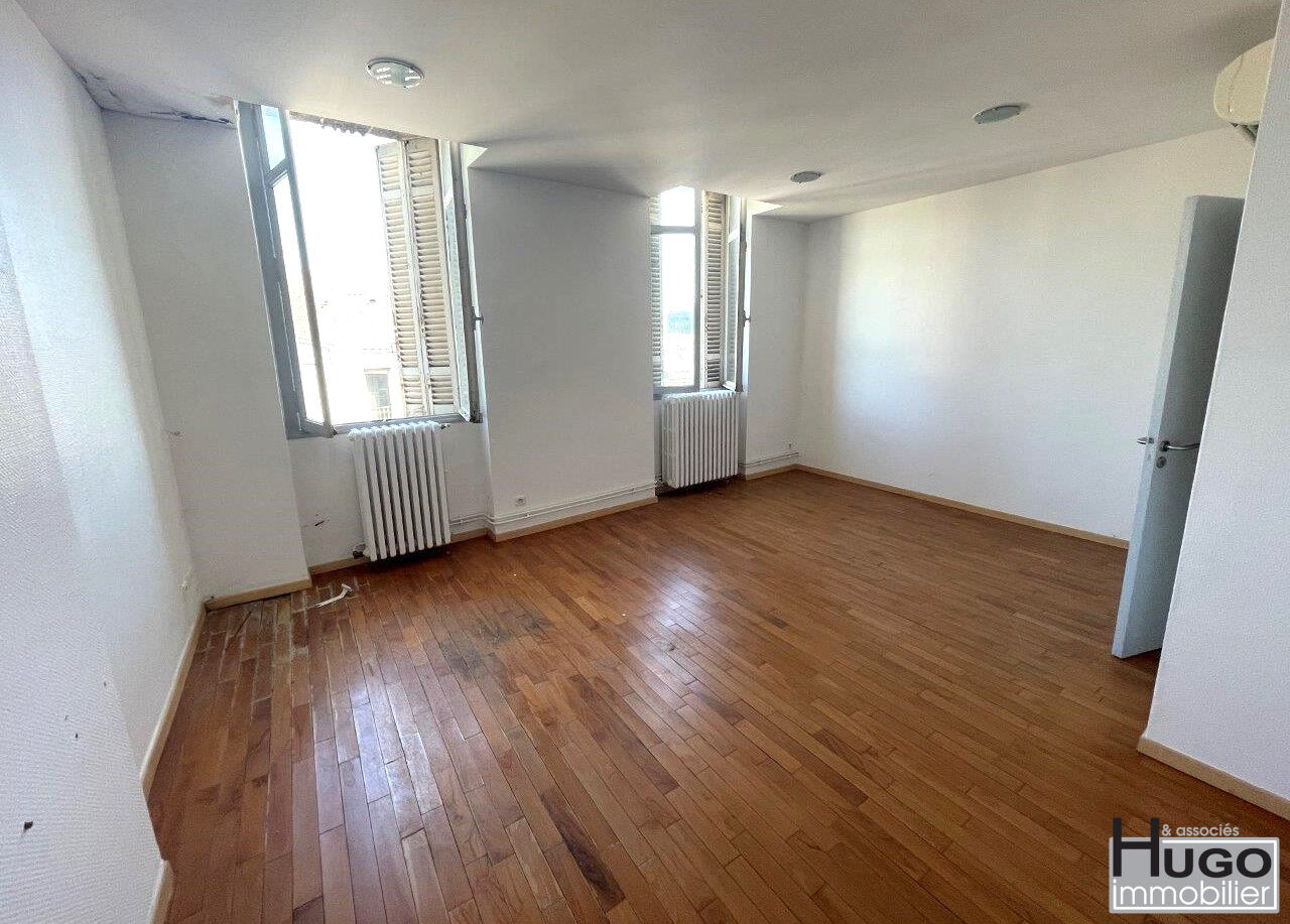 Photo BARRIÈRE DU MÉDOC- LOCAUX PROFESSIONNELS 240M² + CAVE 77M² - LIBRE ! image 2/6