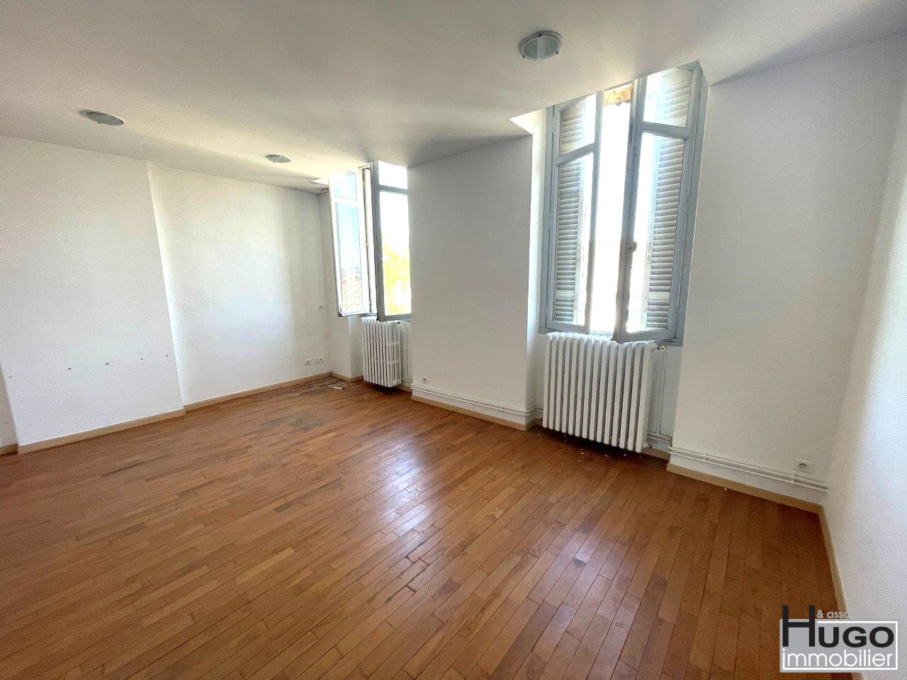 Photo BARRIÈRE DU MÉDOC- LOCAUX PROFESSIONNELS 240M² + CAVE 77M² - LIBRE ! image 4/6