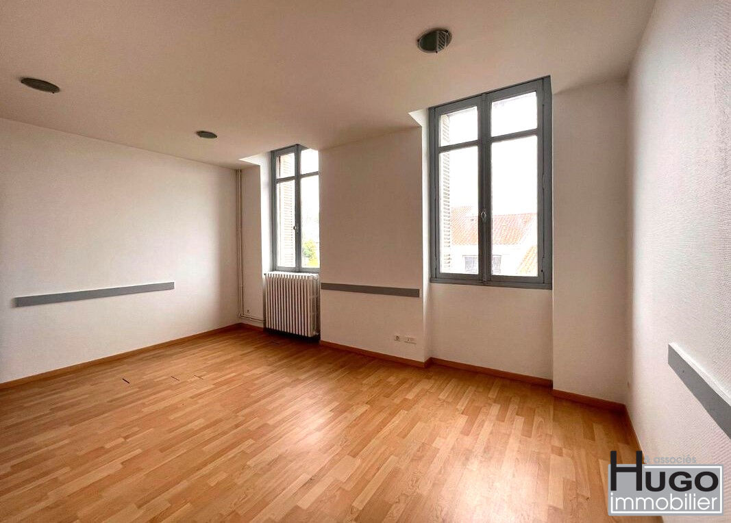 Photo BARRIÈRE DU MÉDOC- LOCAUX PROFESSIONNELS 240M² + CAVE 77M² - LIBRE ! image 6/6