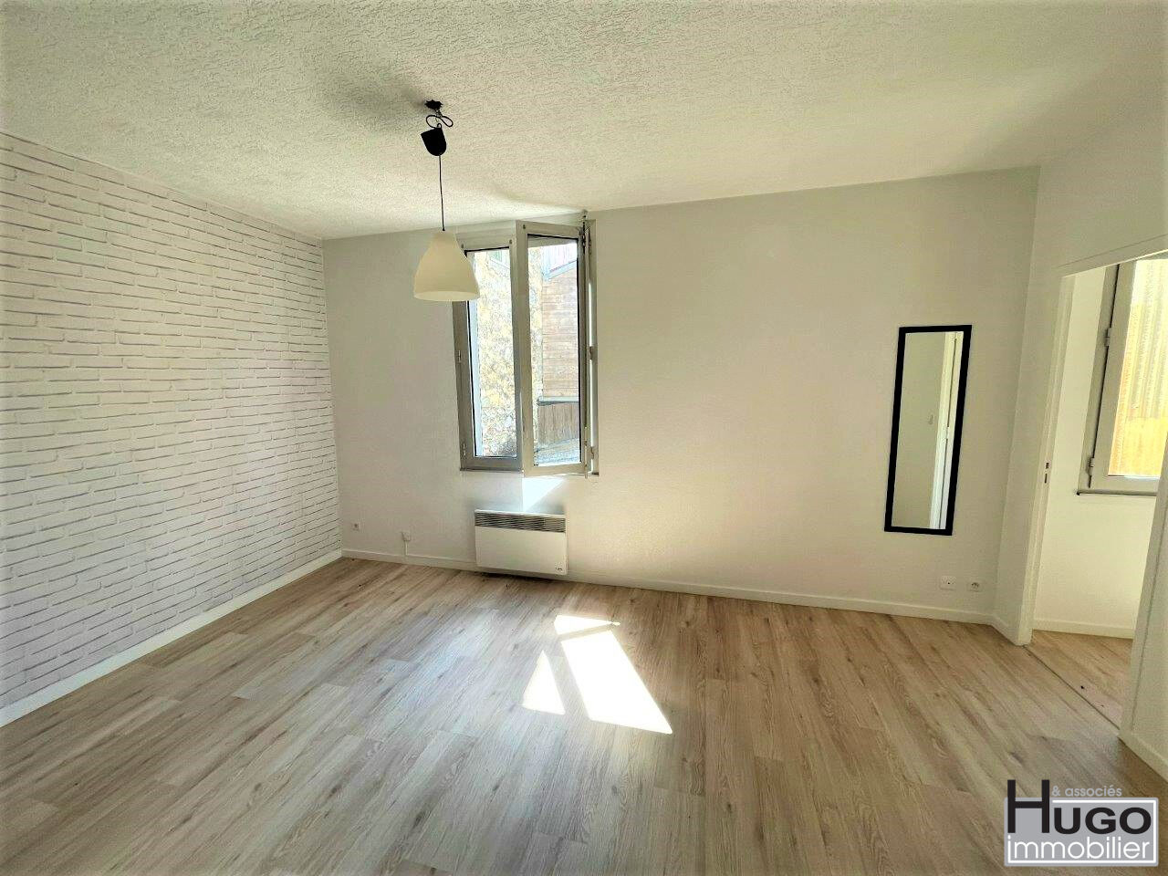 BORDEAUX- CHARTRONS- IMMEUBLE MIXTE 6 LOTS AVEC PLATEAU A AMÉNAGER !