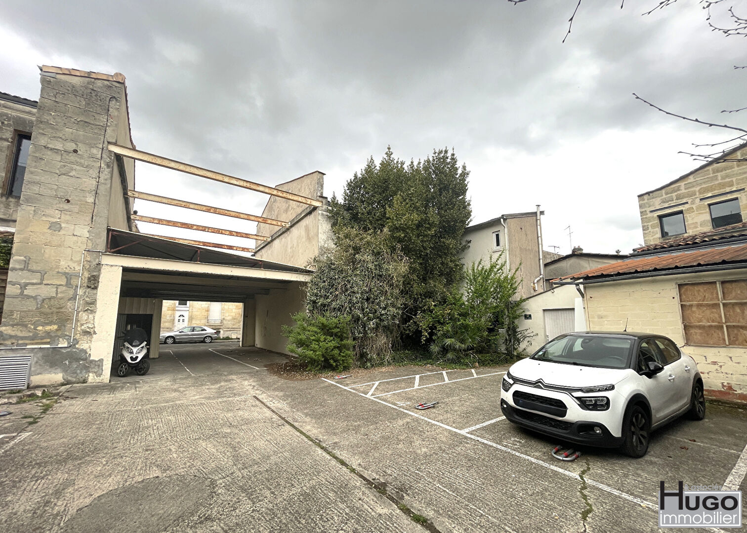 OFFRE D'ACHAT ACCEPTÉE !!! EXCLUSIVITÉ !!! BORDEAUX ORNANO - TRAM A: HÔTEL DE POLICE- LOCAL-BUREAU POSSIBLE RBNB A RÉNOVER !