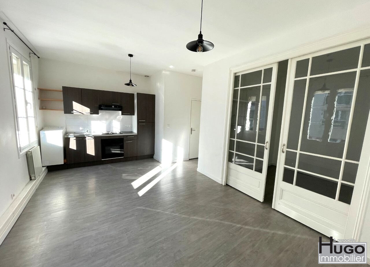 BORDEAUX- CAPUCINS- COURS DE LA MARNE - IMMEUBLE MIXTE 3 LOTS LOUES !