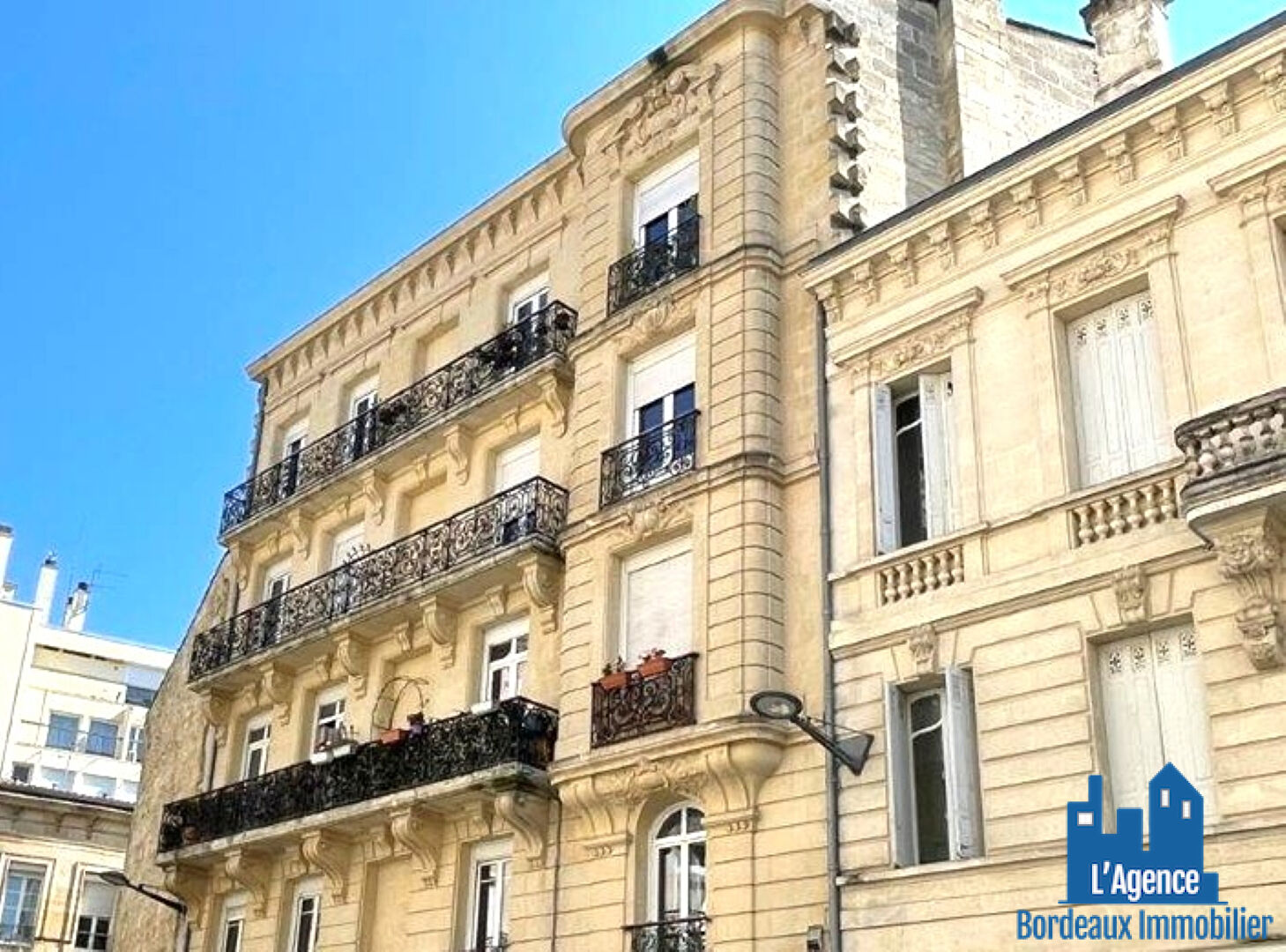 BORDEAUX CENTRE- COURS PASTEUR - APPARTEMENT T5 DE 140 M² A RENOVER  ENTIEREMENT AVEC BALCON.