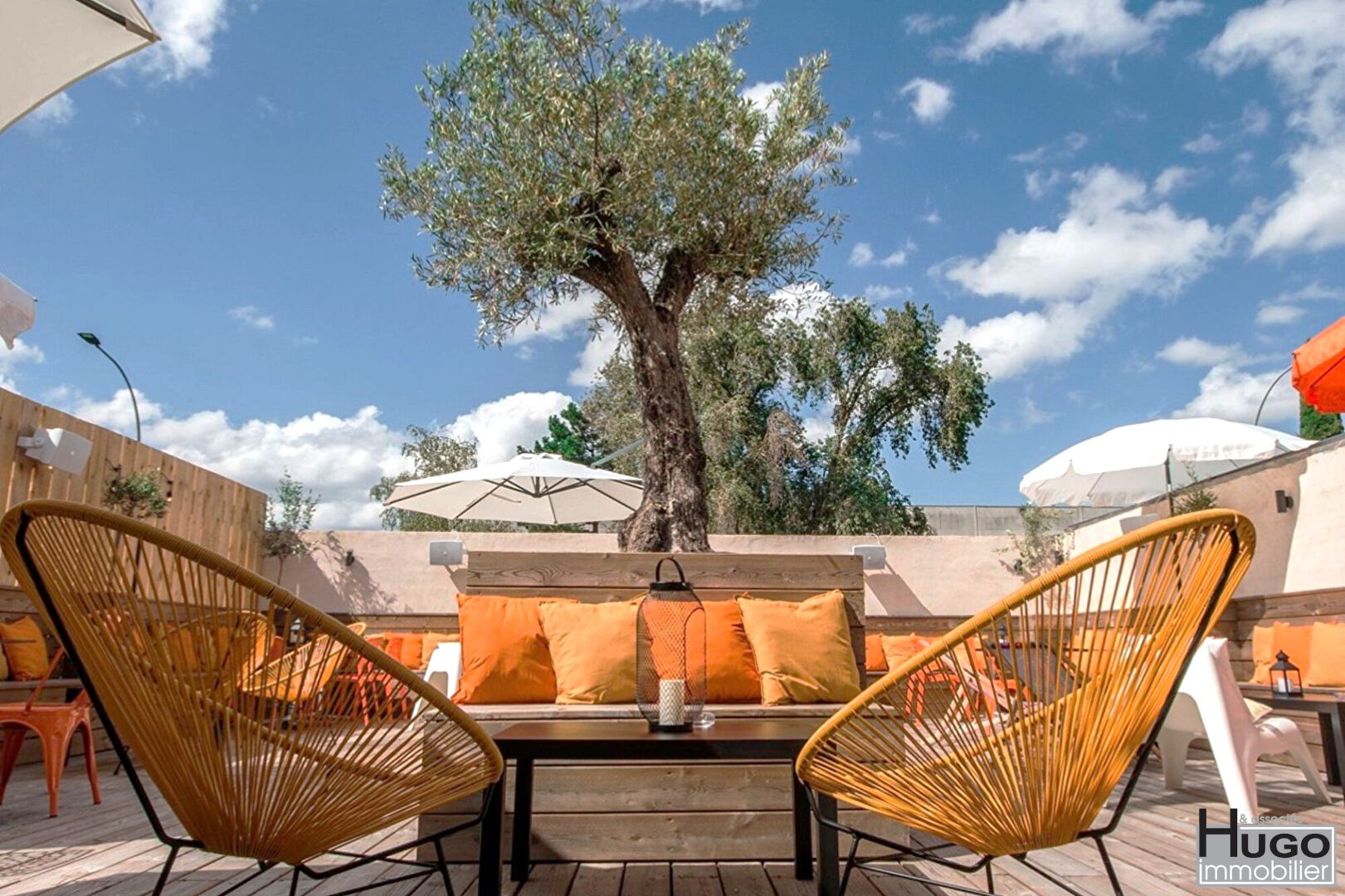 BORDEAUX LAC- ROCADE SORTIE 4- PROCHE TRAM C- STADE ATLANTIQUE- ENTREPÔT COMMERCIAL: 2 LOTS 750M² + EXTÉRIEUR-TERRASSES- REVENU LOCATIF: 119.000net/an !!!