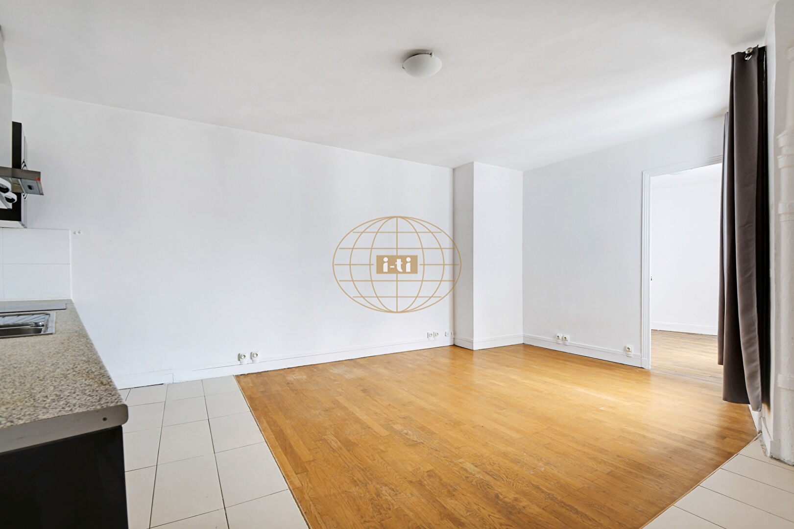 Photo Exclusivité. Cambrone/Croix Nivert. Grand 2 pièces de 37,40 m2 Carrez lumineux au 5ème étage, le charme de l'ancien dans une agréable copropriété. image 4/6