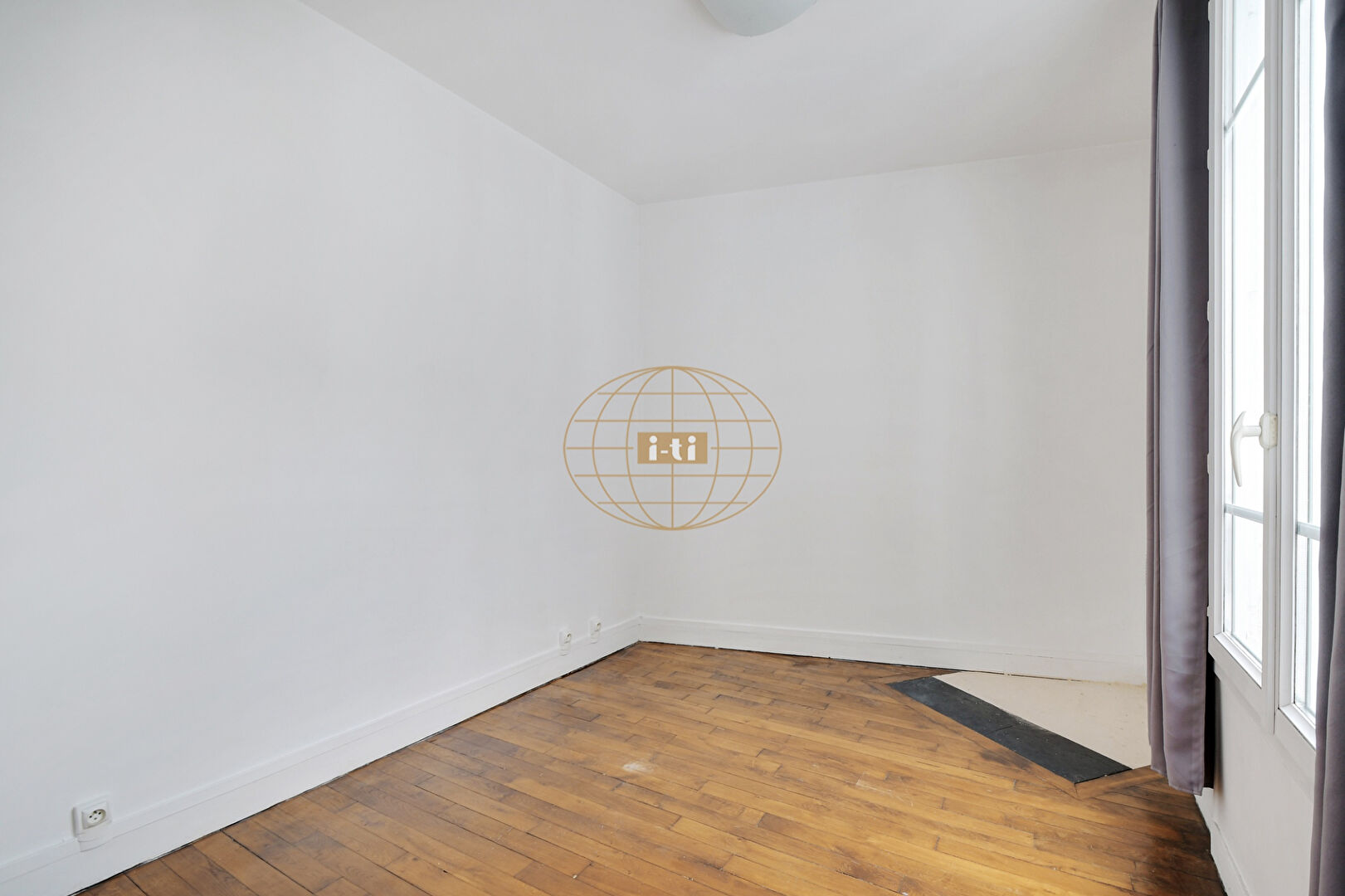 Photo Exclusivité. Cambrone/Croix Nivert. Grand 2 pièces de 37,40 m2 Carrez lumineux au 5ème étage, le charme de l'ancien dans une agréable copropriété. image 5/6