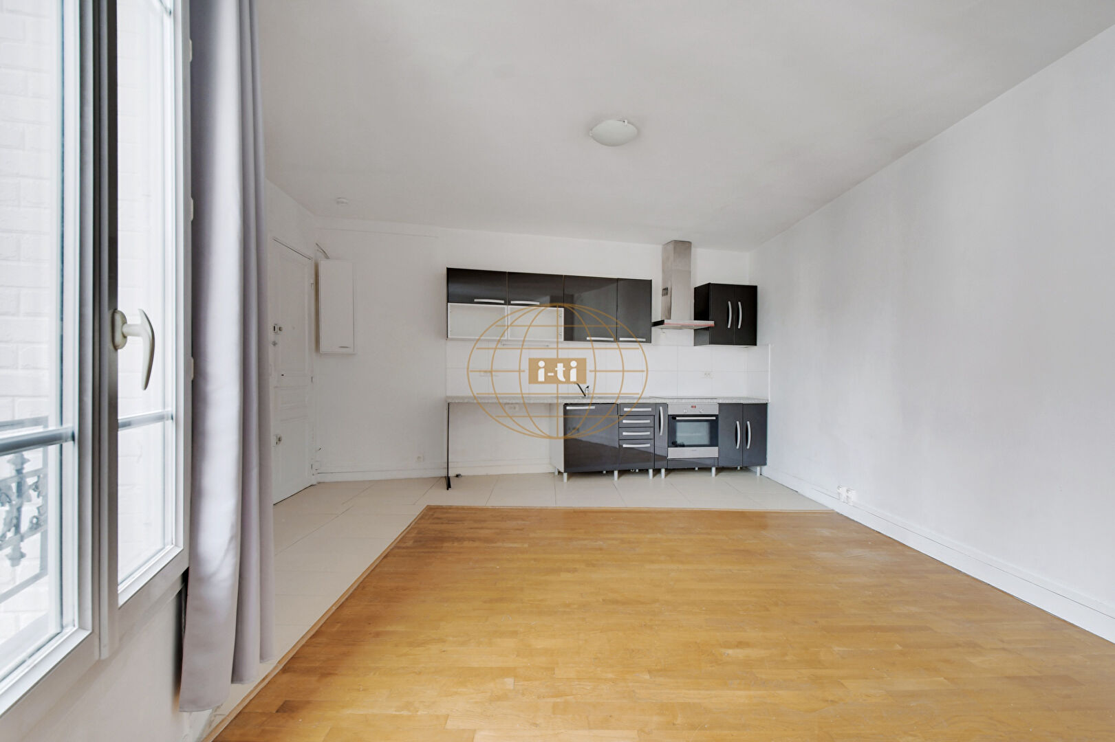 Photo Exclusivité. Cambrone/Croix Nivert. Grand 2 pièces de 37,40 m2 Carrez lumineux au 5ème étage, le charme de l'ancien dans une agréable copropriété. image 6/6